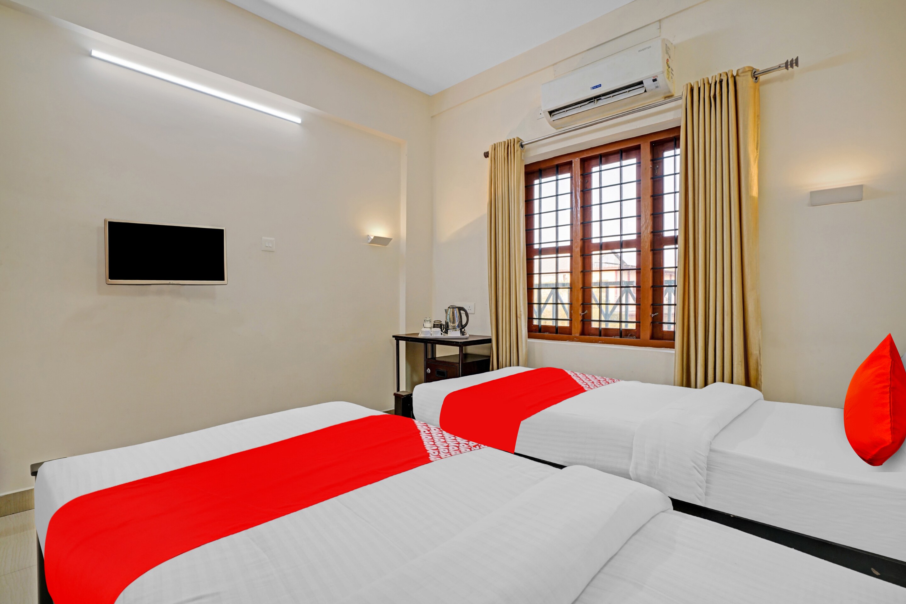 Hotel O Chaitanaya Inn Infopark Kochi - Tap to explore photos