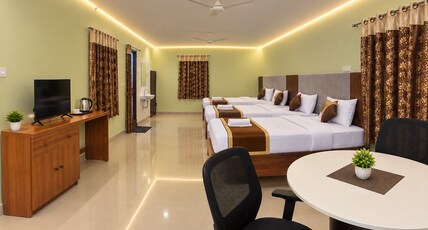 Dev's Inn Luxurious Home Stays Room Type - Non Ac Family Room