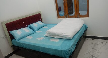 HARI GIRDHAR HOME STAY Room Type - Bedroom 3