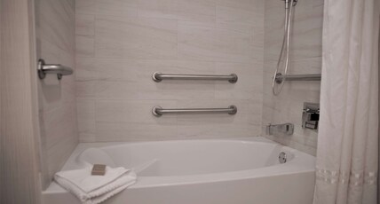 DoubleTree by Hilton Denver Tech Center Room Type - 2 QUEEN MOB HEARING W TUB DoubleTree by Hilton Denver Tech Center Room Type - 2 QUEEN MOB HEARING W TUB