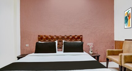 Collection O Haridwar Railway Station Formerly Le Central Room Type - Super Deluxe Room