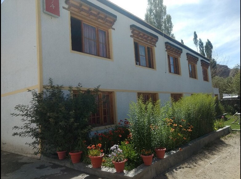 Hotel Arya - Tap to explore photos