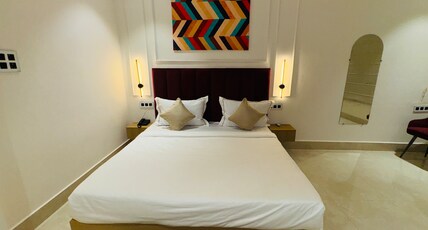 Hotel Amber Inn - 800m from Prayagraj Junction Room Type - Premium Rooms