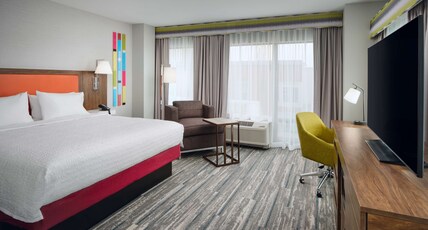 Hampton Inn by Hilton Towson Downtown Room Type - 1 KING BED CORNER ROOM