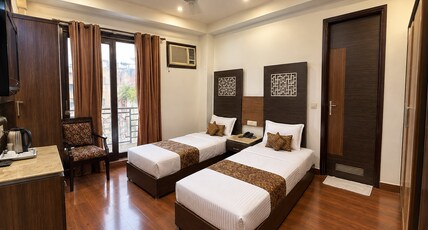 Hotel Sunskar Heights - Karol Bagh Room Type - Deluxe Room