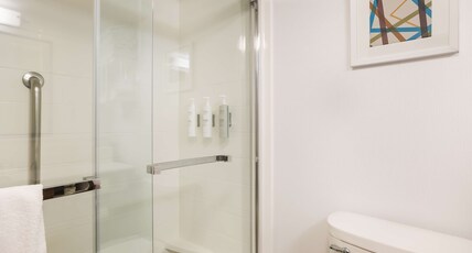 Hampton Inn by Hilton McHenry Room Type - 2QN BEDS DELUXE SOFABED NS