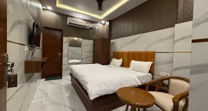 Hotel Devender 2 min walk from Ghaziabad Railway Station Room Type - Deluxe Room