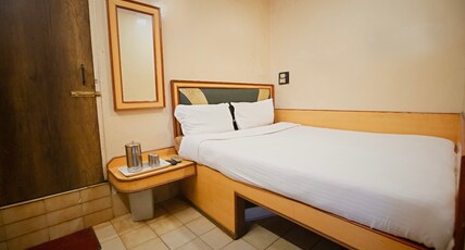 Hotel Maneck Room Type - Standard Double Bedded Room
