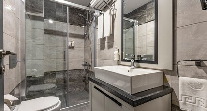 Garner Hotel ISTANBUL - AIRPORT ARNAVUTKOY Room Type - 1 Queen Premium