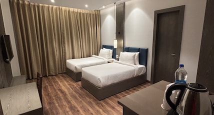 Hotel Newyork Plaza Room Type - Premium Twin Bed Hotel Newyork Plaza Room Type - Premium Twin Bed