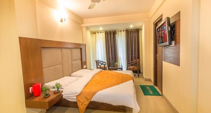 Hotel Howard International at Mall Road (Free Parking onsite) Room Type - Deluxe Room (Non-View) Hotel Howard International at Mall Road (Free Parking onsite) Room Type - Deluxe Room (Non-View)