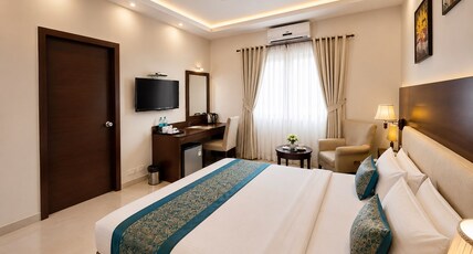 Hotel Sai Jashan Shirdi - Where blessings & comfort meet Room Type - Sai Premium (Superior Deluxe Room) Complimentary Shuttle Pick Up & Drop To Sai Baba Temple ( Gate -3