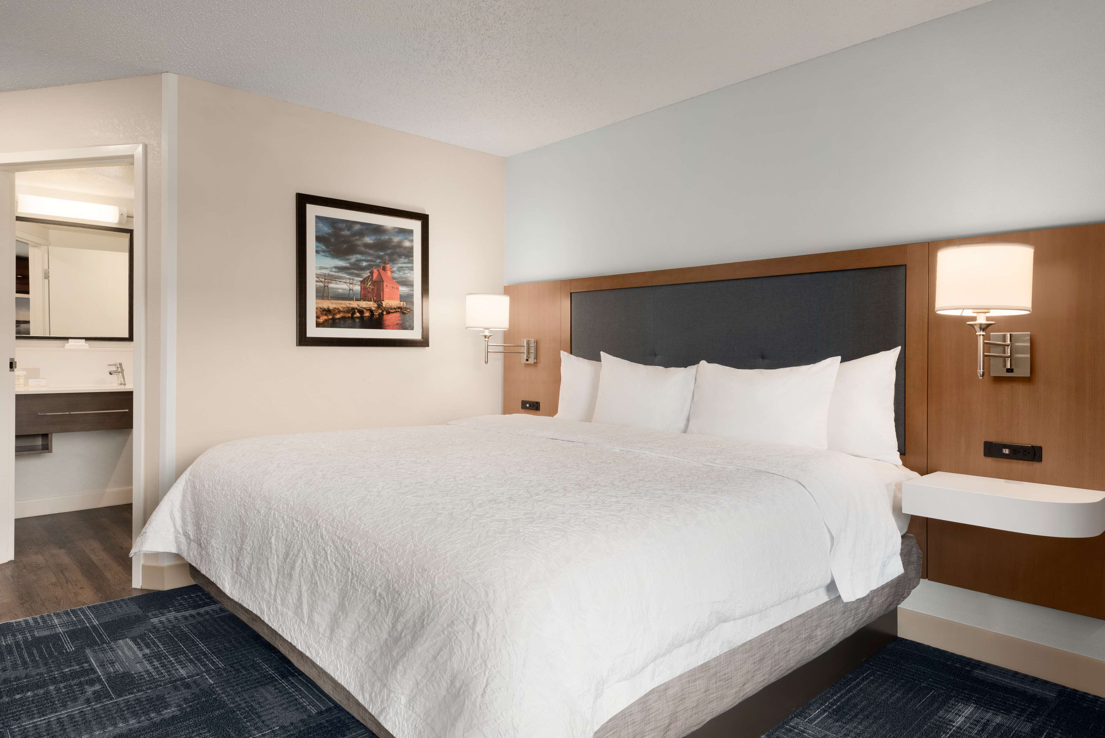 Hampton Inn by Hilton Wausau - Tap to explore photos