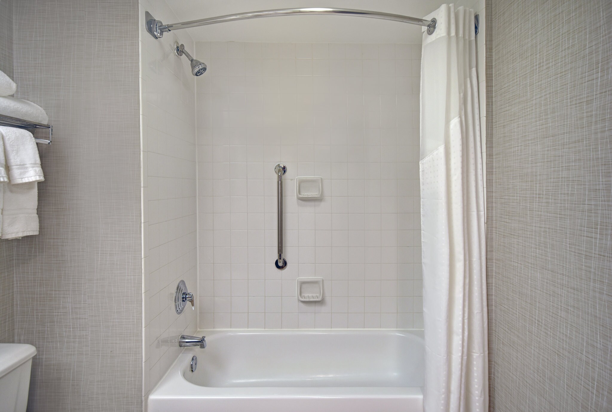 Holiday Inn Express & Suites CINCINNATI RIVERFRONT - Tap to explore photos