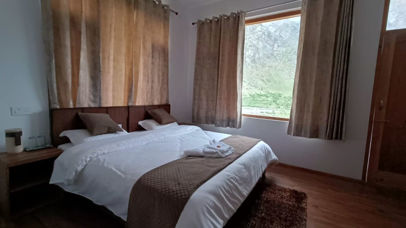 Rustic Sojourn - Tap to explore photos