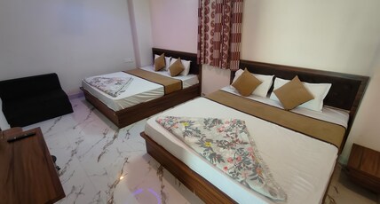 Hotel Bansiwala Room Type - Family Room ( 2 Double Bed | 4 Pax )