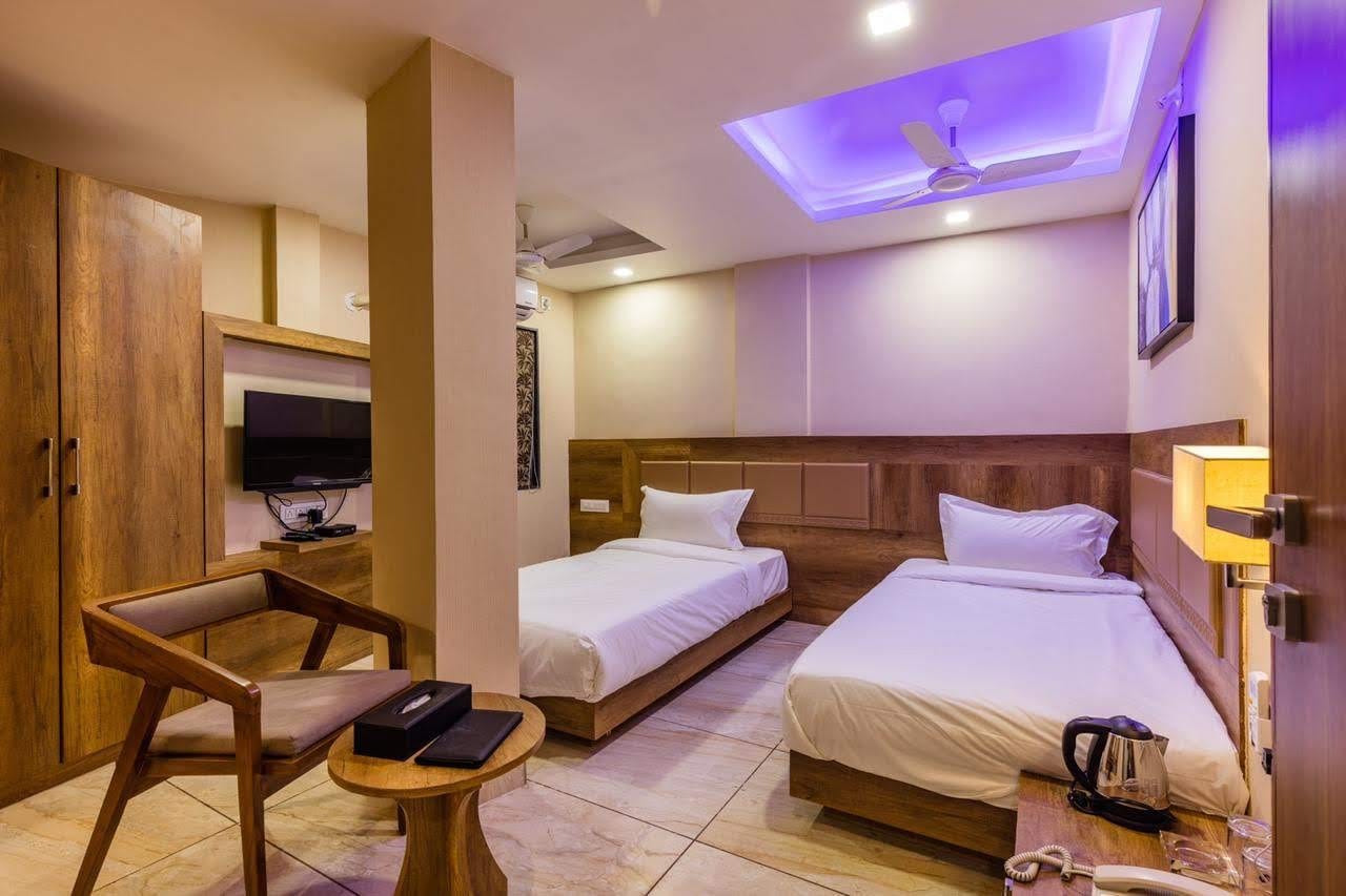 hotel shree7hundred - Tap to explore photos