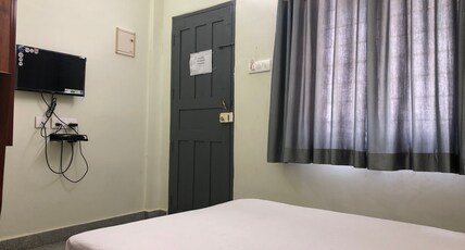 Jippus Galaxy Room Type - Standard Non A/c Room