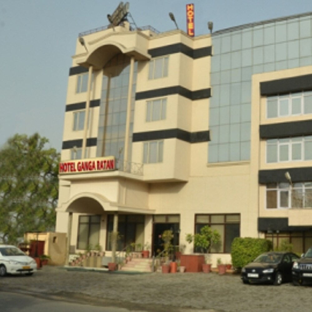 Hotel Ganga Ratan - Tap to explore photos