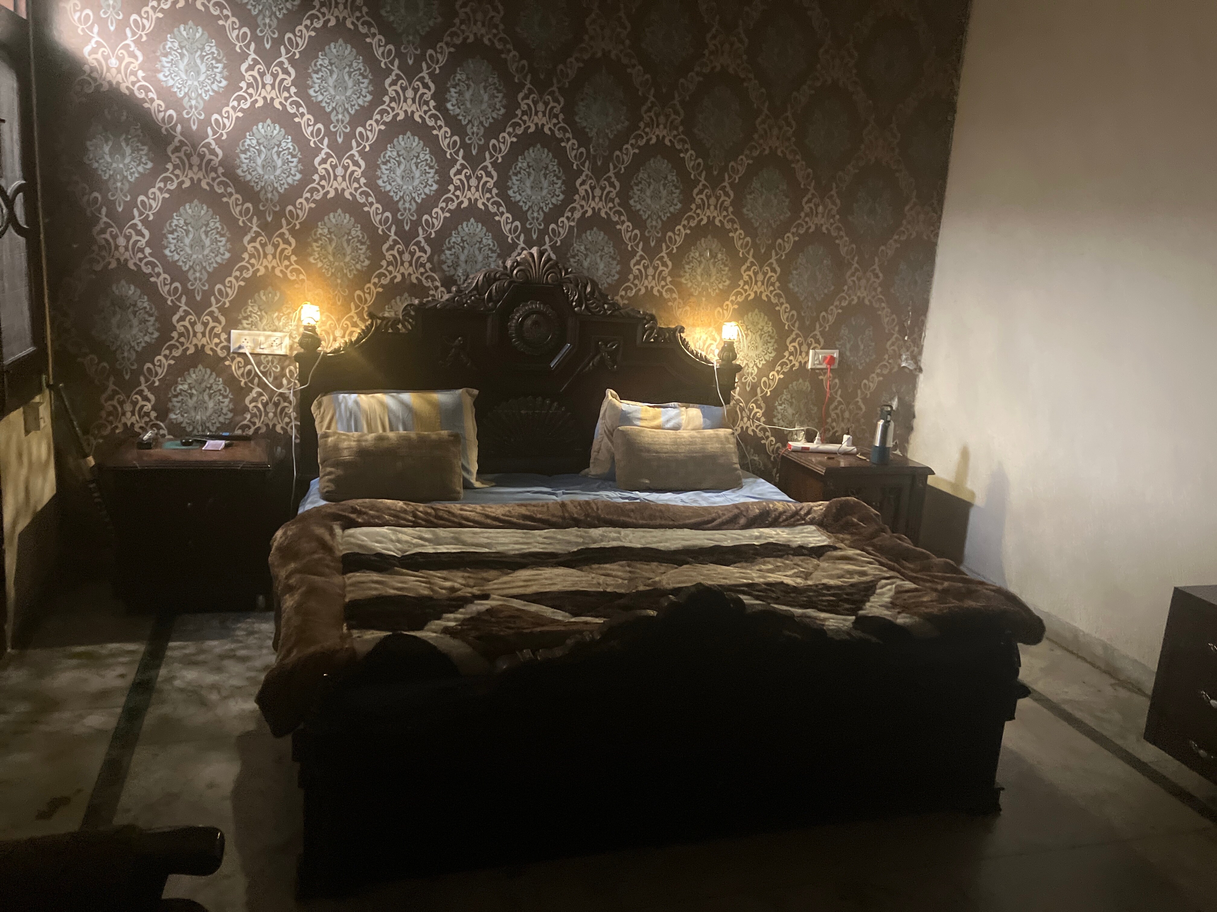 Kinaara - Tap to explore photos