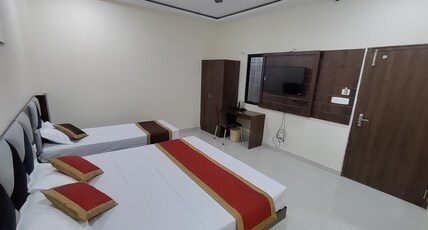 Hotel Mayur Room Type - Deluxe Suite