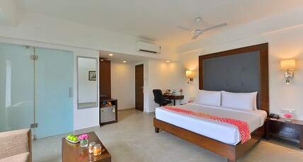 Ginger Bhavnagar Room Type - D-Luxe King Room
