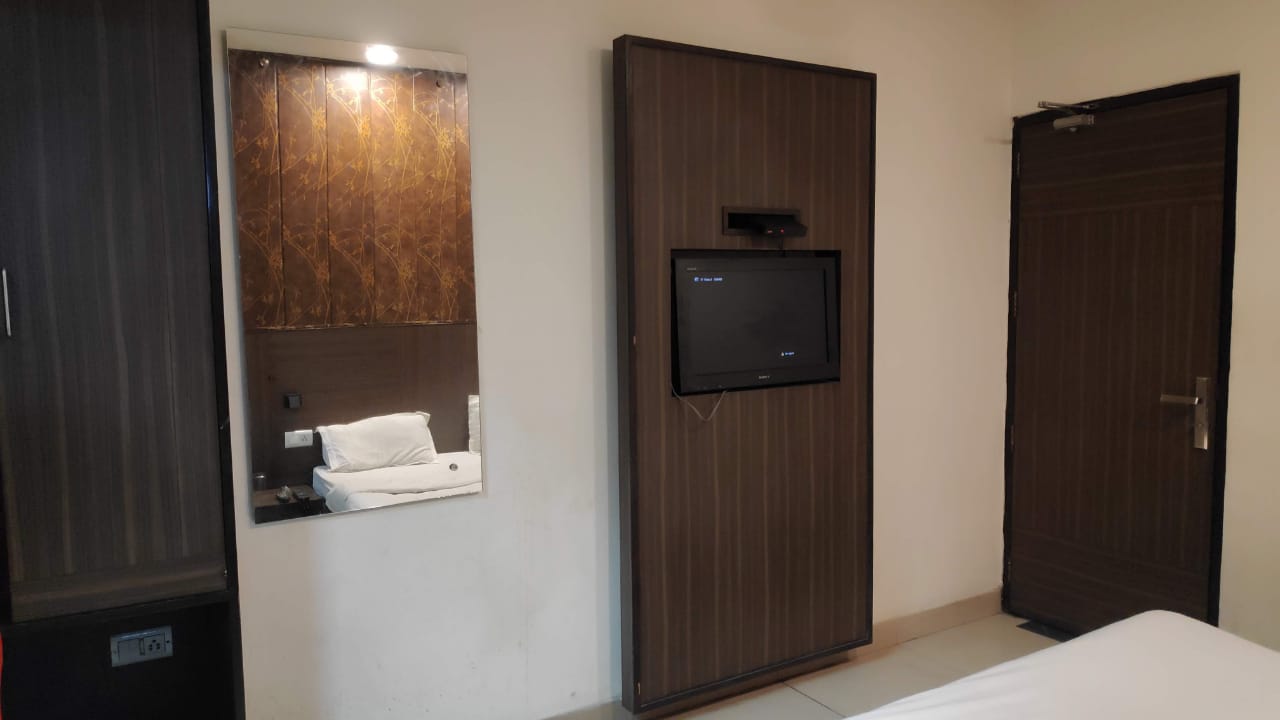 Hotel Joystick - Tap to explore photos