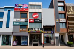 Super Collection O by OYO Patiala Road Crossway Zirakpur Formerly Lavish