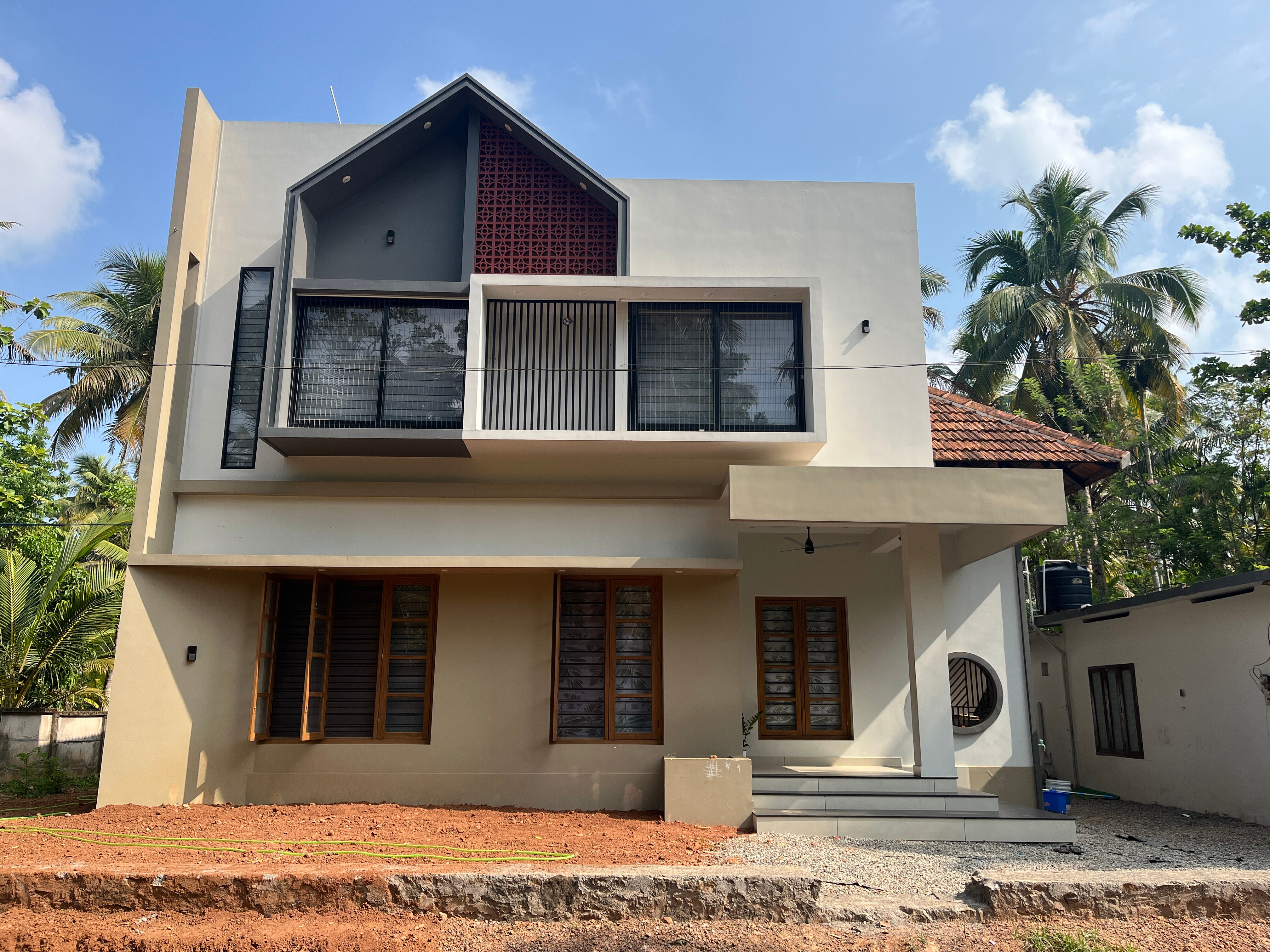 Oyster Homestay - Tap to explore photos