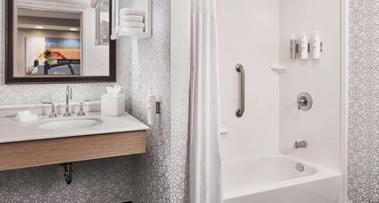 Hampton Inn & Suites by Hilton Hershey Near The Park Room Type - 2QN HEARING ACC STUDIO NS