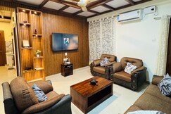 Geminia Cozy Hill View 2BHK Fast Wi Fi