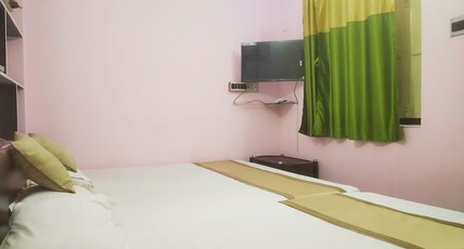 Green Palace Guest House Room Type - AC Deluxe