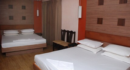 Hotel Maneck Residency Room Type - Deluxe Four Bedded Room
