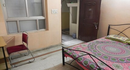 NANUS HOSTEL Room Type - Private Room