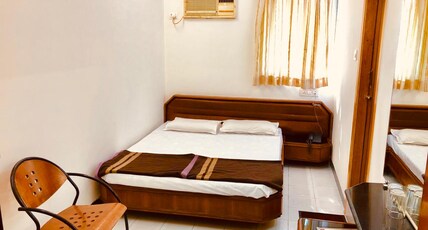 Hotel Neo Lodge Ghatkopar Room Type - Deluxe Double Room