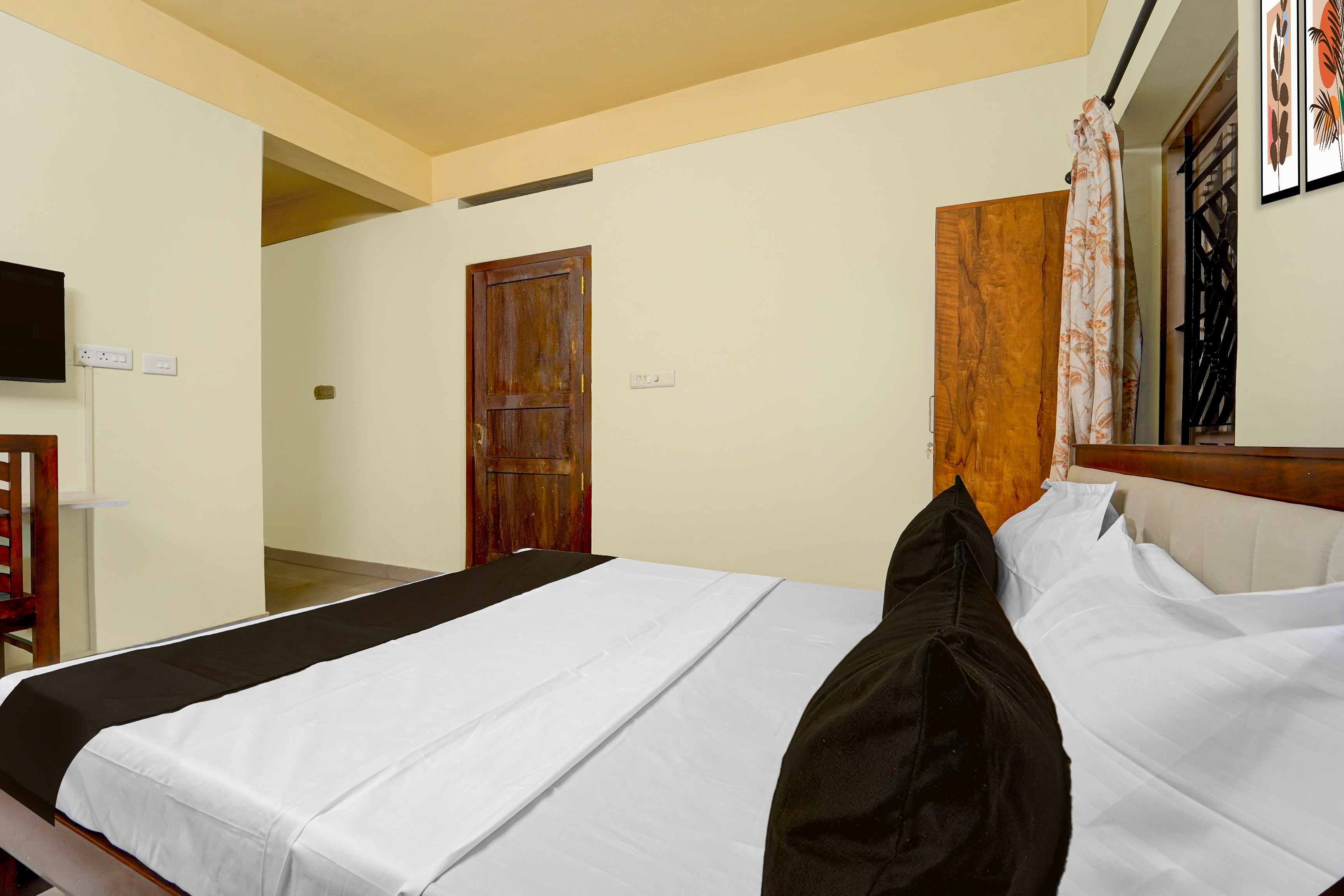 Super Hotel O Kumarichanta Thiruvananthapuram - Tap to explore photos