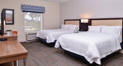 Hampton Inn by Hilton Benson Room Type - 2 QUEENS MICROWV FRIDGE NS