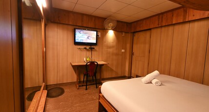 Baba Tourist Lodge Room Type - 123