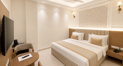 Elmont Hotel Room Type - Signature Deluxe Room