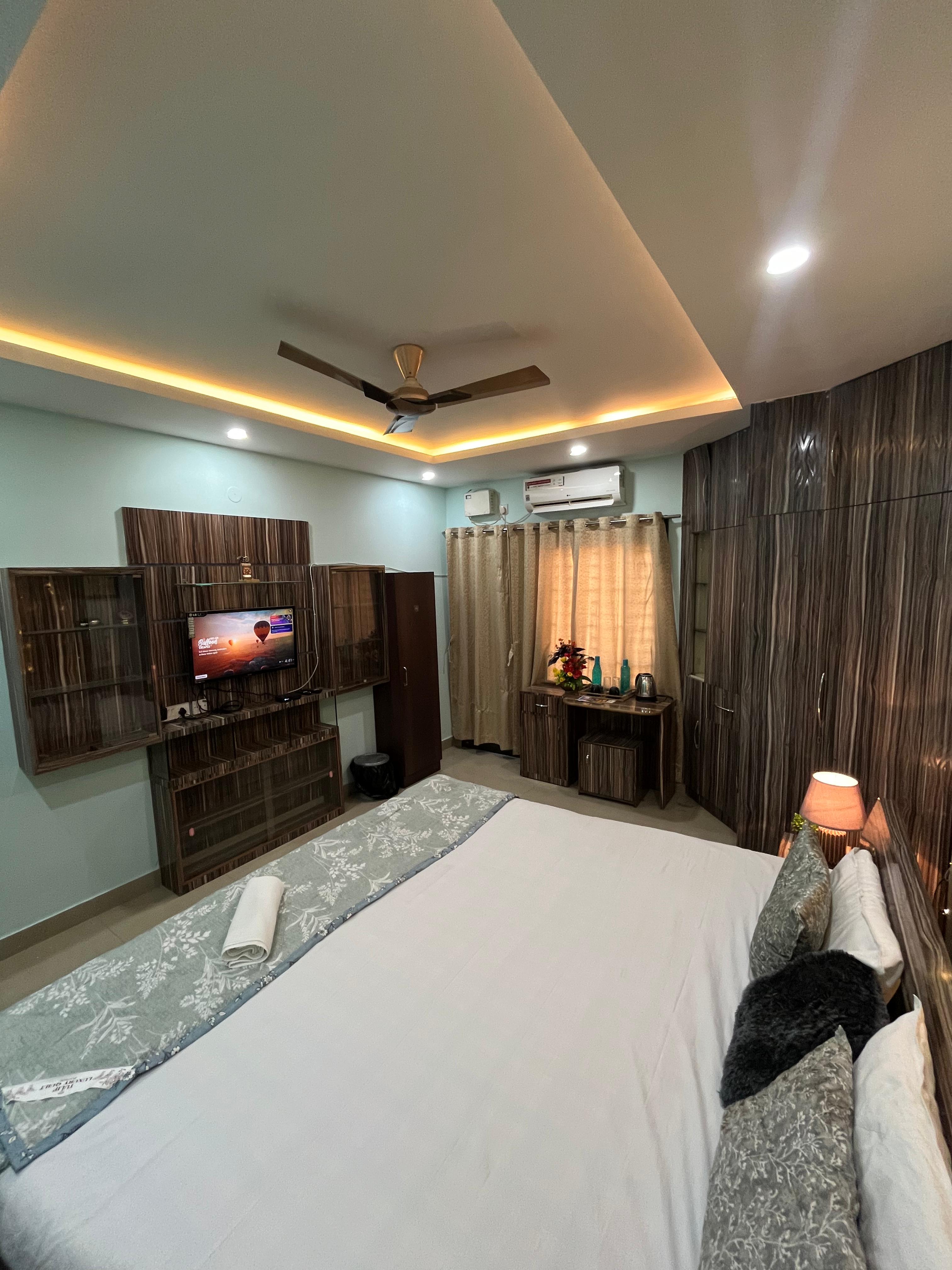 Lyana Homestay - Tap to explore photos
