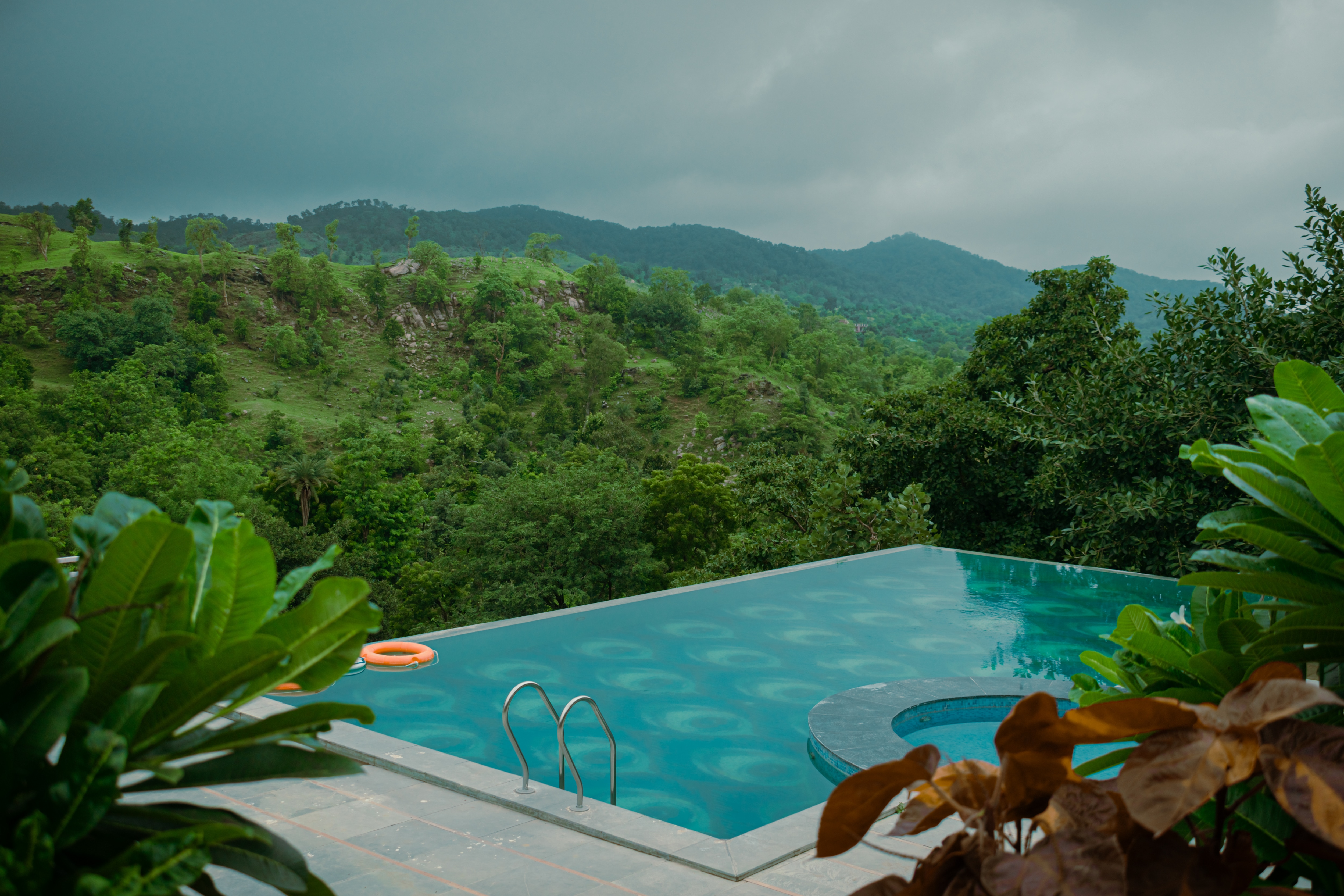 The Sky Imperial Pavoreal Jungle Resort - Tap to explore photos
