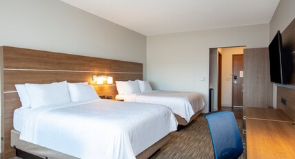 Holiday Inn Express & Suites - Beloit Room Type - 2 Queen Suite