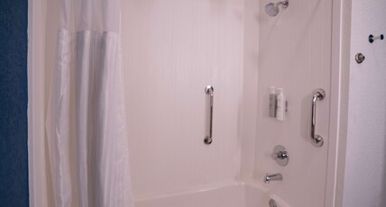 Spark by Hilton Brandon Room Type - 2 QUEEN MOB HEAR ACC TUB