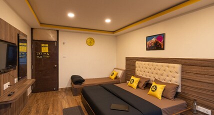 The Hosteller Shimla Room Type - Deluxe Triple Room with Valley View