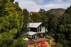 SaffronStays Junglee Murgi