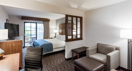 Holiday Inn Express Hotel & Suites Carpinteria, an IHG Hotel Room Type - 1 King Standard Balcony