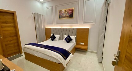 RY Luxuries Hotel | 300m from Golden Temple Room Type - Deluxe Room Double Bed
