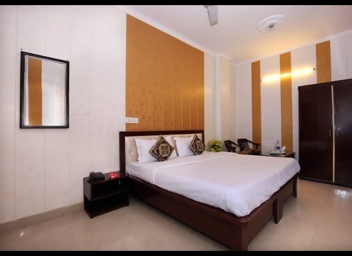 Hotel The Bliss Near Housing Board Chowk Chandigarh - Tap to explore photos