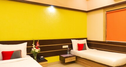 Hotel Golden Treat Room Type - DELUX TWIN BED