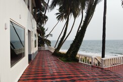 Willo Stays Ocean Hues on the beach